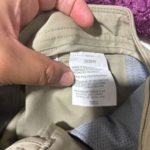 NWT Under Armour Boy's Chino Shorts Khaki 18 Solid Mid Rise Performance Golf - Picture 6 of 8